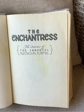 The Enchantress “The Secrets of Inmortal Nicholas Flamel” Book